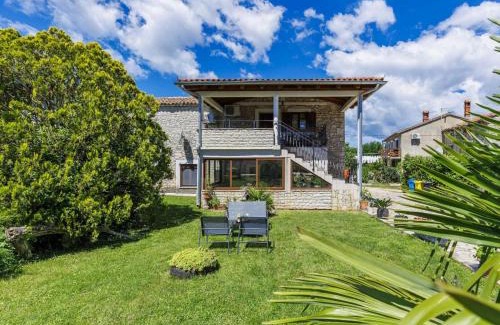 Pinezici House | Holiday Home Pinezici-1 by Interhome