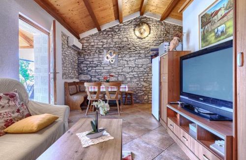Pinezici House | Holiday Home Pinezici-2 by Interhome