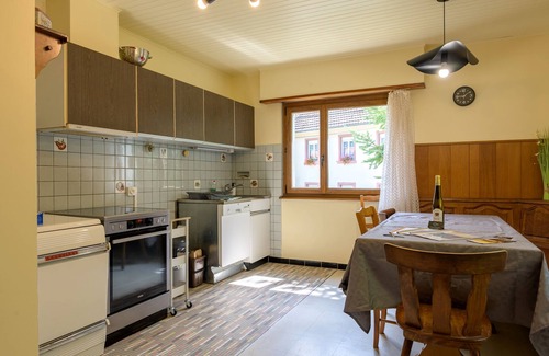 Mittlach House | Holiday Home 'Pipala' with Mountain View, Private Garden and Wi-Fi