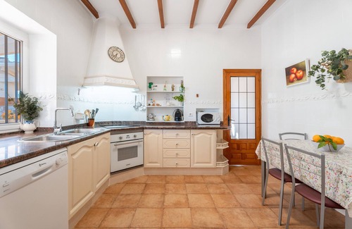 Navarres House | Holiday Home 'Reme ' with Private Pool, Wi-Fi and Air Conditioning