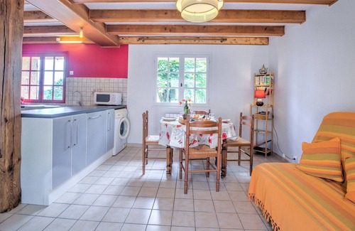 Montignac House | Holiday Home 'Résidence Musicale De Panissal' with Private Terrace, Private Garden and Wi-Fi