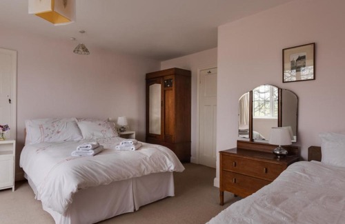 Warkworth House | Holiday Home Rookery Nook by Interhome