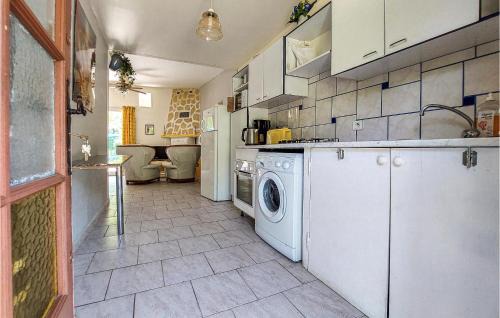 Salernes House | Holiday Home Route Dentrecasteau N-744