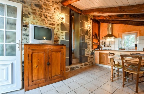Saint-Beauzire House | Holiday Home Saint-Beauzire near Pauillac Castle