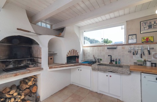 Porto San Paolo Villa | Holiday Home 'Sea House Therapy Sardegna' with Sea View, Private Pool and Wi-Fi