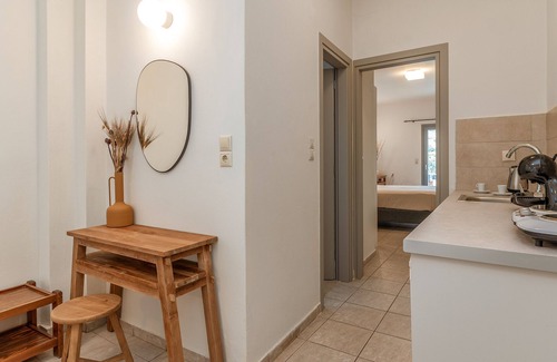 Batsi House | Holiday Home 'Seaview Mastrozane Studio 11 Andros' with Sea View, Wi-Fi and Air Conditioning