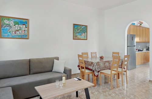 Zia House | Holiday Home 'Serenity House' with Sea View, Wi-Fi and Air Conditioning