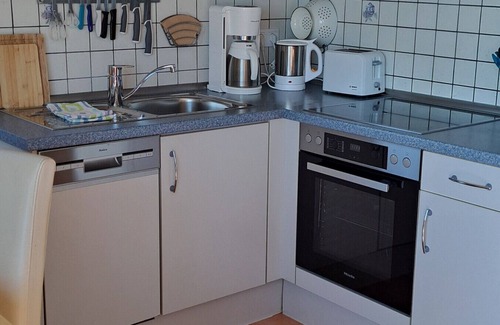 Pellworm Apartment | Holiday Home 'Springflut' with Shared Garden and Wi-Fi