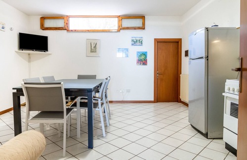 Follonica House | Holiday Home 'Sulle Note Del Mare' with Private Garden, Balcony and Wi-Fi