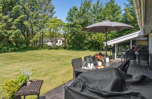 Hou House | Holiday Home Tiina - 1km from the sea by Interhome