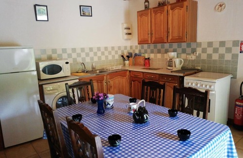 Ploerdut House | Holiday Home 'Topaze - Gîtes De Kerlividic' with Shared Pool, Shared Garden and Wi-Fi