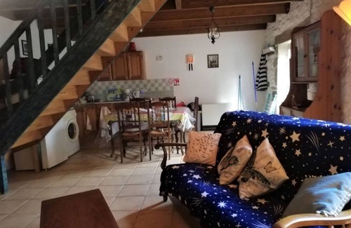 Ploerdut House | Holiday Home 'Topaze - Gîtes De Kerlividic' with Shared Pool, Shared Garden and Wi-Fi