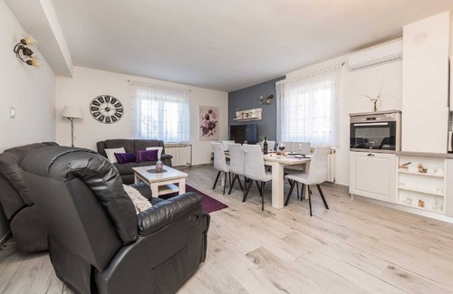 Smilcic Villa | Holiday home Tower with private pool, sauna and quads