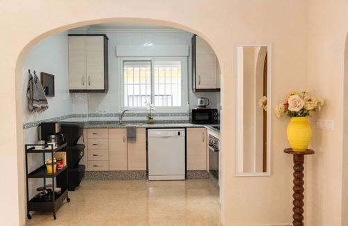 La Tercia House | Holiday Home 'Tranquil Retreat' with Mountain View, Wi-Fi and Air Conditioning