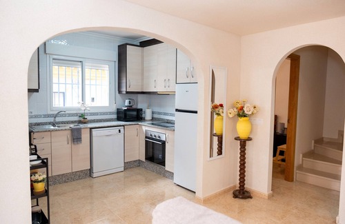 La Tercia House | Holiday Home 'Tranquil Retreat' with Mountain View, Wi-Fi and Air Conditioning