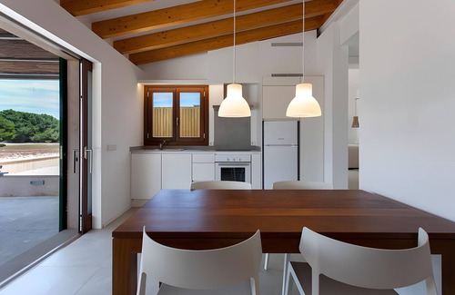 Campos House | Holiday Home 'Twins Mar' with Shared Pool, Wi-Fi and Air Conditioning