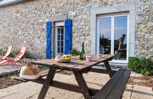 Camaret-sur-Mer House | Holiday Home Ty Pol by Interhome