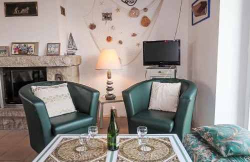 Camaret-sur-Mer House | Holiday Home Ty Pol by Interhome