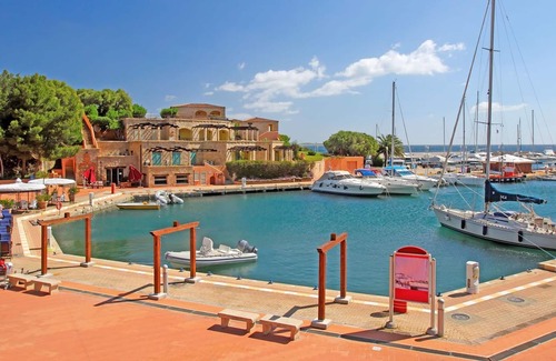 Portisco House | Holiday Home "Urbansea Bilo" with Garden, Terrace & Wi-Fi