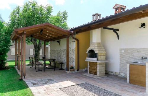 Marceljani House | Holiday Home Verbanac by Interhome