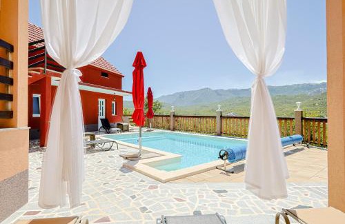 Biokovsko Selo House | Holiday Home Veronika near Makarska, private pool