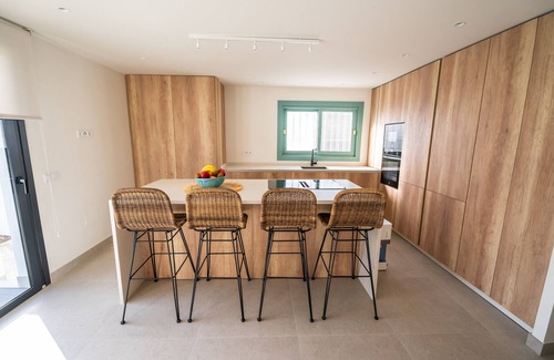 Roquetas de Mar House | Holiday Home 'Villa Taray' with Sea View, Wi-Fi and Air Conditioning