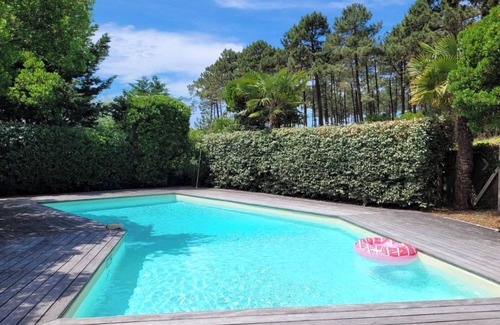 Le Canon House | Holiday Home 'Village De Piraillan Réf 141' with Private Pool, Private Terrace and Wi-Fi