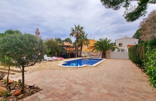 Les Tres Cales House | Holiday Home 'Villa Sahra' with Mountain View, Wi-Fi and Air Conditioning