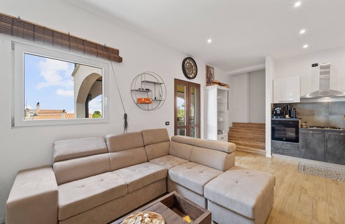 Sarroch House | Holiday Home 'Villa Matteo' with Sea View, Wi-Fi and Air Conditioning
