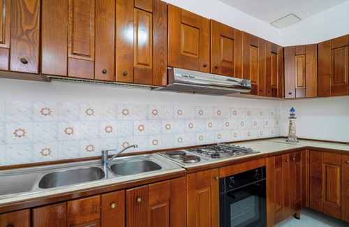 Porto Cesareo House | Holiday Home "Villetta Irlanda" with Garden & Wi-Fi