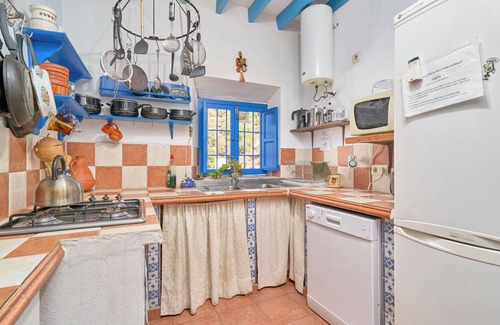 Comares House | Holiday Home Villa Carlitos with Mountain View, Balcony, Terrace