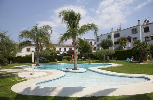 Cambrils House | Holiday Home 'Villa Consuelo' with Shared Pool, Private Terrace and Private Garden