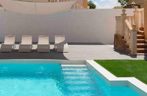 Jeronimo y Avileses y Balsicas de Arriba House | Holiday Home Villa Dos with Pool, Garden, Open Terrace & Wi-Fi