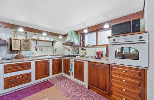 Sarroch House | Holiday Home "Villa Elena" with Mountain View, Shared Pool & Wi-Fi
