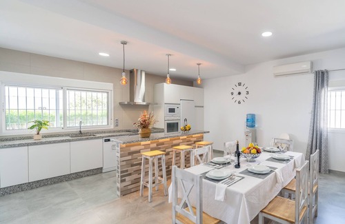 La Lantejuela Ski Chalet | Holiday home Villa Gordito