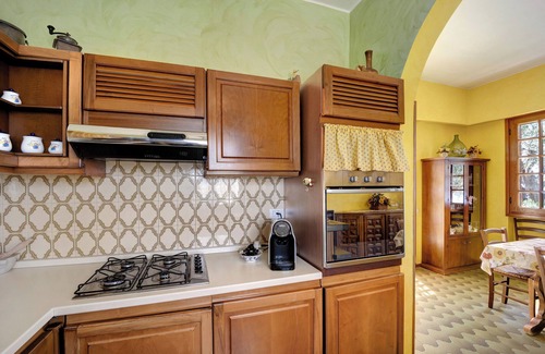 Bordighera House | Holiday Home 'Villa Gaia' with Sea View, Shared Pool & Wi-Fi