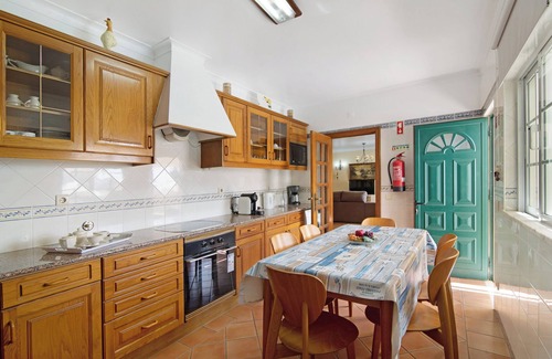 Urbanizacao dos Calicos House | Holiday Home "Villa Guisado" with Pool, Terraces & Wi-Fi