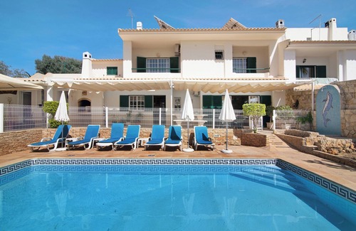 Urbanizacao dos Calicos House | Holiday Home "Villa Guisado" with Pool, Terraces & Wi-Fi