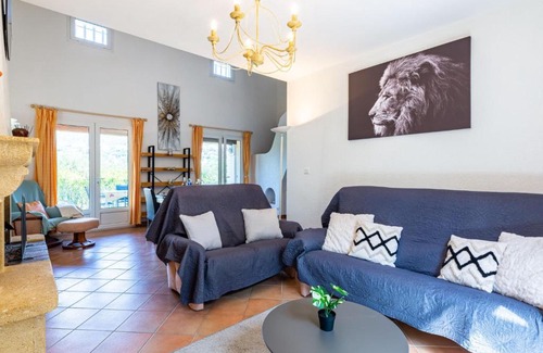 Plage de la Garonnette House | Holiday Home Villa Les 4 B by Interhome