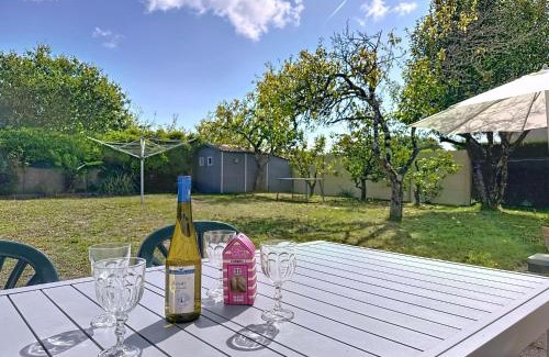Tharon-Plage House | Holiday Home Villa Labbé by Interhome