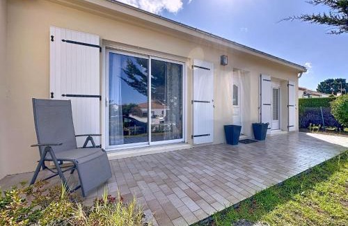 Tharon-Plage House | Holiday Home Villa Labbé by Interhome