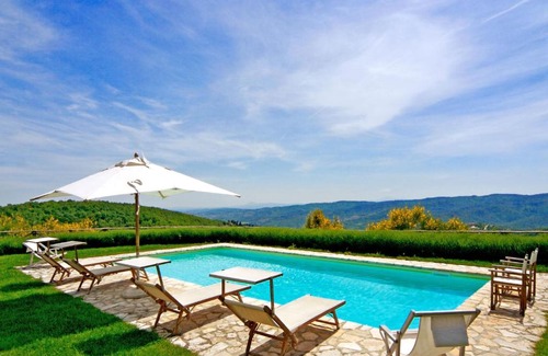 Civitella in Val di Chiana House | Holiday Home Villa La Piaggia by Interhome