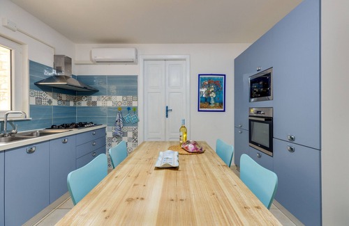 Putzu Idu House | Holiday Home 'Villa Lucia 240m from the Sea' with Parking Spaces