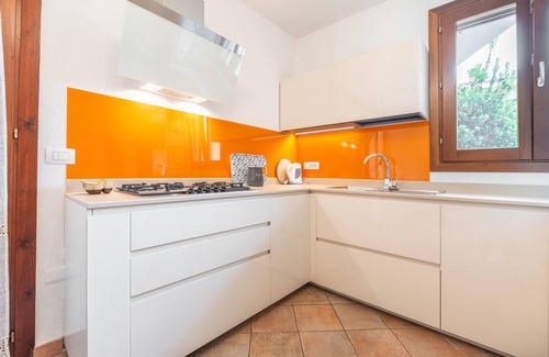 Campulongu House | Holiday Home 'Villetta Ulivo' with Private Terrace, Private Garden and Air Conditioning