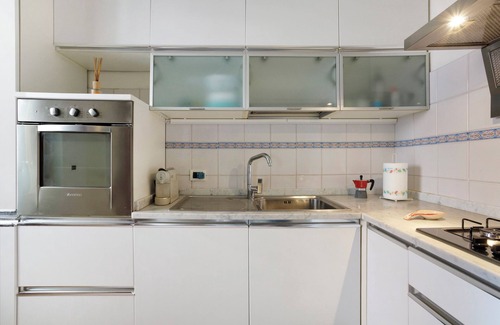 Viareggio House | Holiday Home 'Villino Flora' with Wi-Fi and Air Conditioning