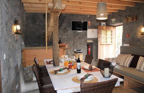 Prainha House | Holiday home "Vinea Lava" with view of the water