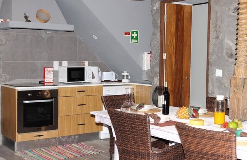 Prainha House | Holiday home "Vinea Lava" with view of the water