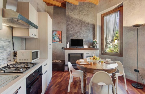 Sulzano House | Holiday Home 'Wakesurfhouse 2' with Lake View, Private Terrace and Wi-Fi