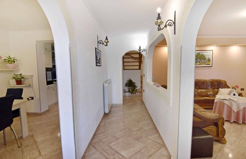 Radini House | Holiday home with a fenced garden, terrace, air conditioning and parking space near Umag