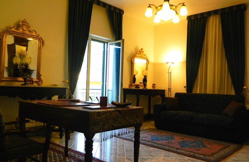 Pettineo House | Holiday home with garden